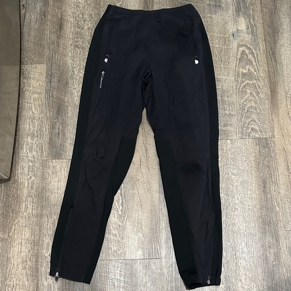 Columbia Men's Dark Joggers with Zippered Pockets - Picture 1 of 4